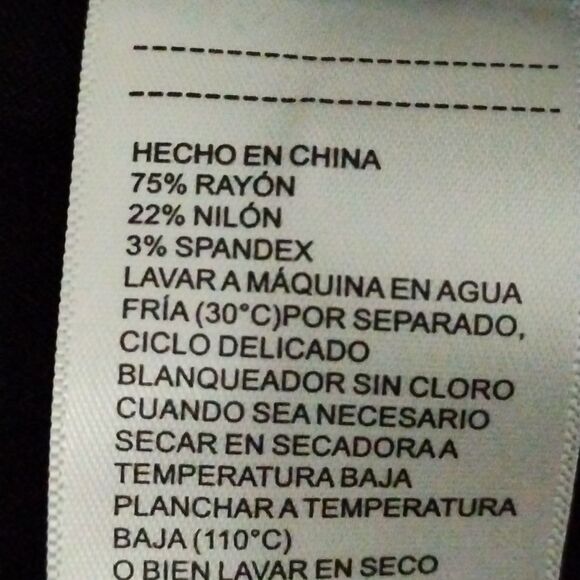 Ellen Tracy Black Capri Pants size Meduim Slit Hem Inseam 20.5 inches - Picture 13 of 16